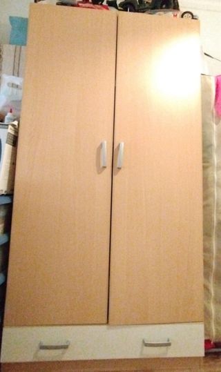 2 Camas + Mesilla + Armario