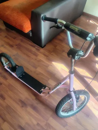 Patinete para adultos rosa + casco vintage nzi