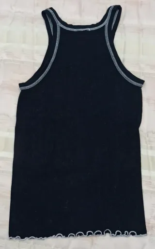 Camiseta negra de mangas tirantes, talla M