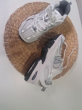Zapatillas New Balance Plata y Blancas Nuevas