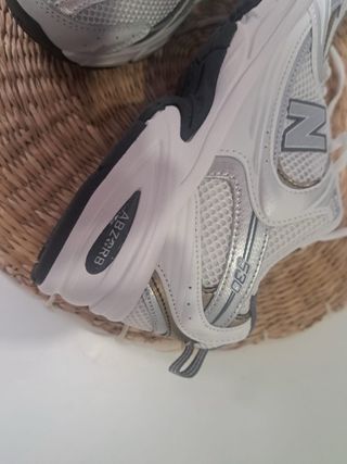 Zapatillas New Balance Plata y Blancas Nuevas