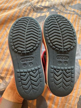 Sandalias Crocs Niños Talla C9 (26-27)