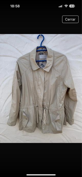 Chaqueta gabardina beige