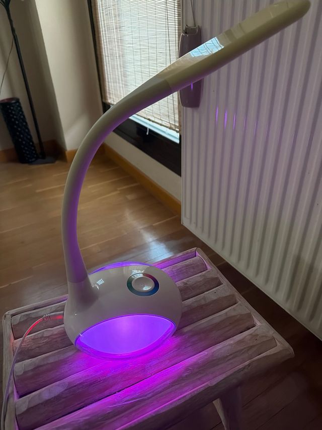 Candeeiro de mesa LED multicolor