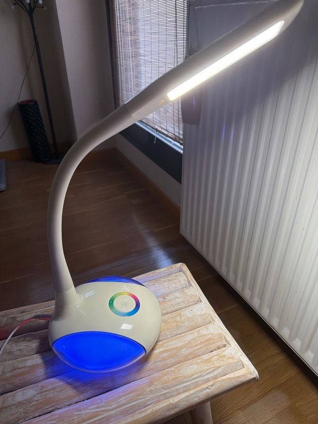 Candeeiro de mesa LED multicolor