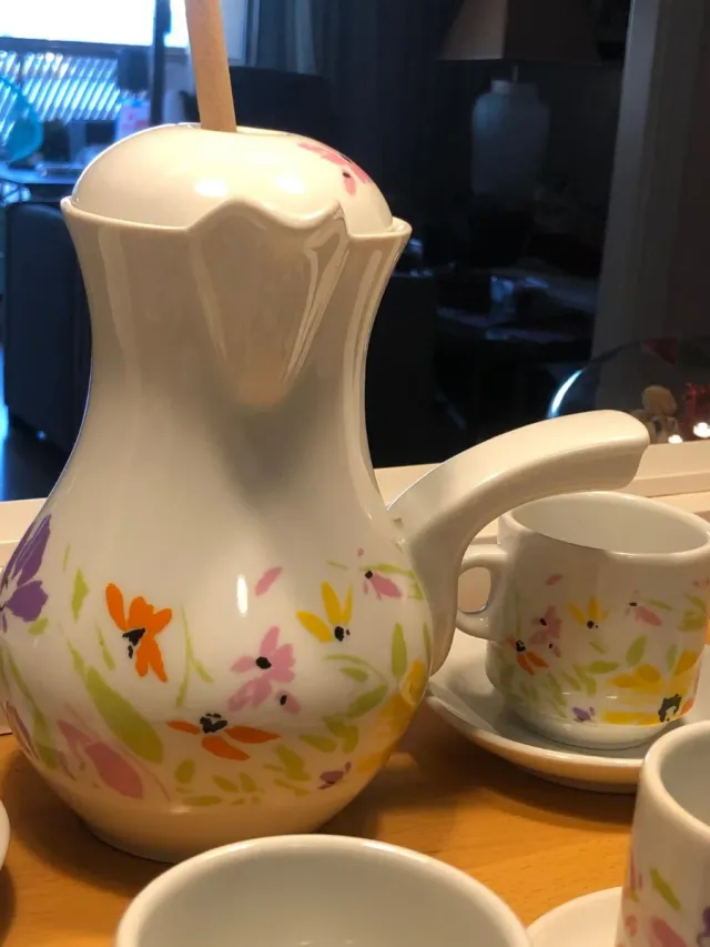 Jarra y tazas de porcelana Guillen