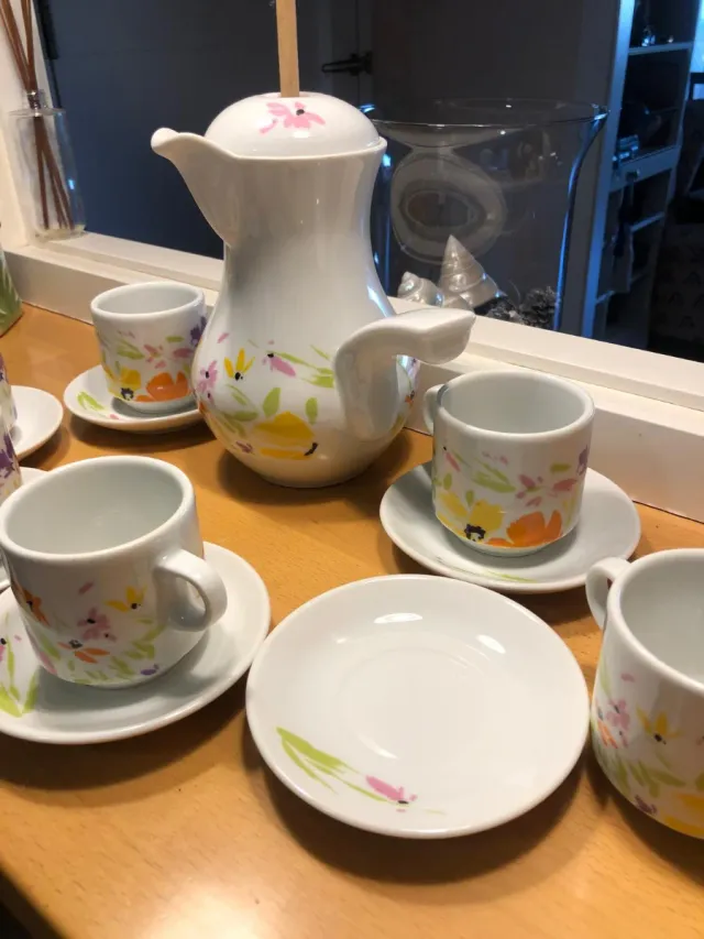 Jarra y tazas de porcelana Guillen