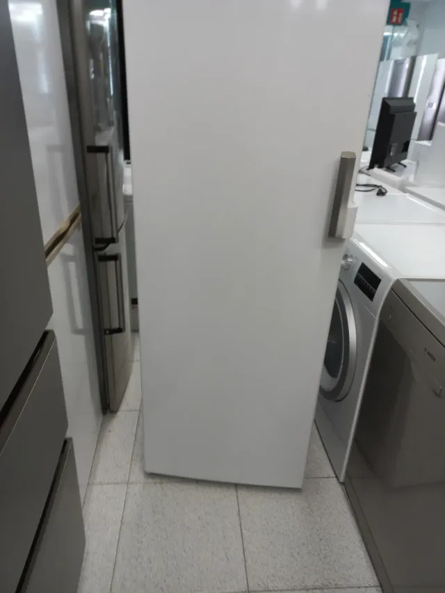 Nevera vertical balay a++ diseño moderno