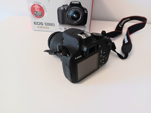 Cámara Canon EOS 1200D con caja