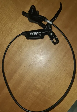 Frenos Sram Level delantero y trasero.