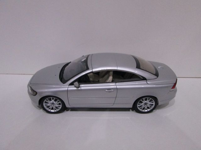 1/18 Volvo C70 T5 Cabrio de 2006 - MotorArt