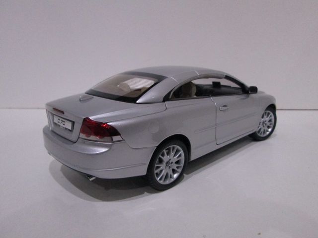 1/18 Volvo C70 T5 Cabrio de 2006 - MotorArt