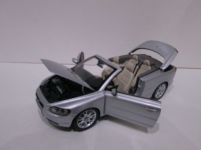 1/18 Volvo C70 T5 Cabrio de 2006 - MotorArt