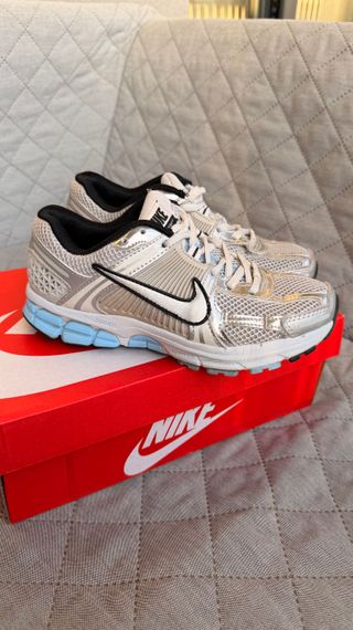Zapatillas Nike Voomero Plateadas y Azules