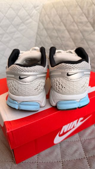 Zapatillas Nike Voomero Plateadas y Azules