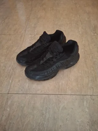 Nike Air Max 95 Negras