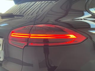 PORSCHE Cayenne Diesel Platinum Edition