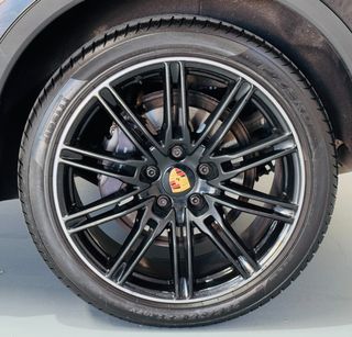 PORSCHE Cayenne Diesel Platinum Edition