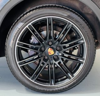 PORSCHE Cayenne Diesel Platinum Edition