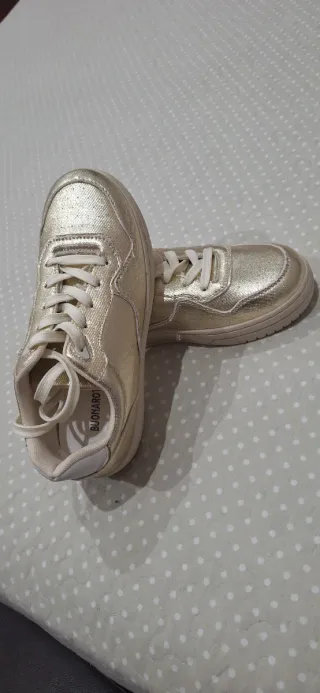 Zapatillas doradas mujer