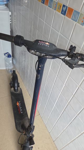 Patinete Eléctrico Red Bull Racing