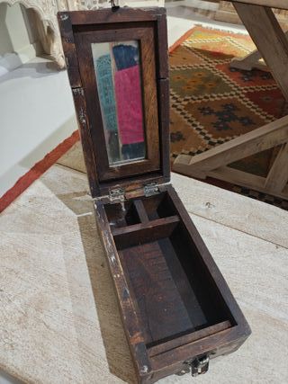 Cajita joyero de madera con espejo