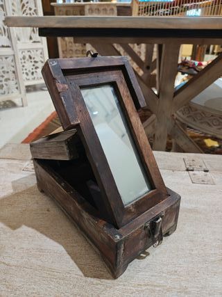 Cajita joyero de madera con espejo