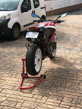 Ducati Monster 796 Roja y Negra