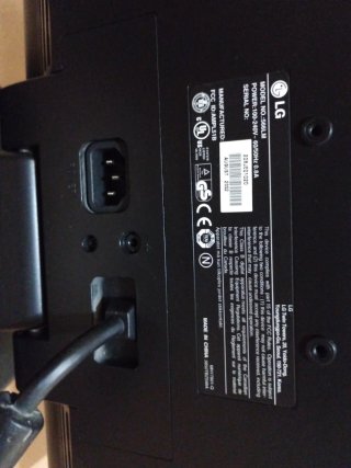Pantalla LG Plata y Negra