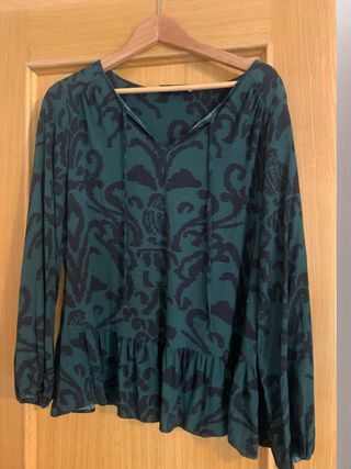 Camisa Couchel verde y negra estampada