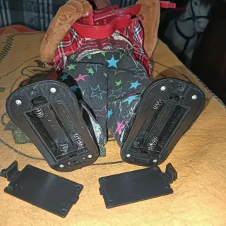 Muñeco  negro Rockero con Guitarra Roja años 90