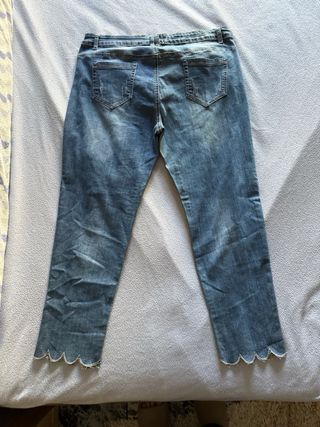Pantalón vaquero con pedrería
