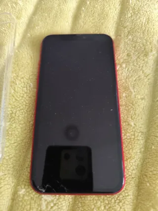 Batteria al 100% per iPhone 11 rosso