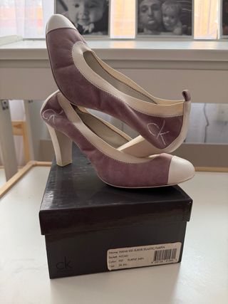 Zapatillas Calvin Klein tacón morado talla 38.5