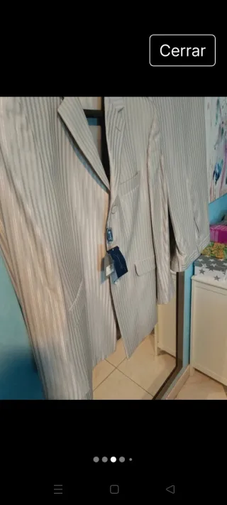 Traje de novio rayas beige y plata.