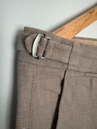 Pantalón de traje beige con hebillas Massimo Dutti