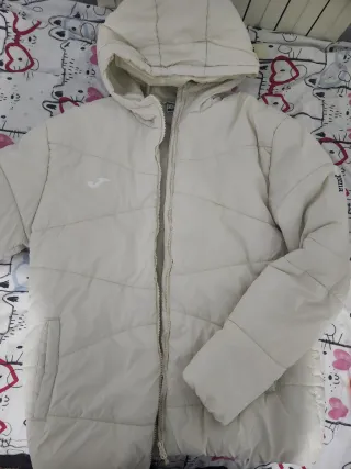 Abrigo Joma beige con capucha