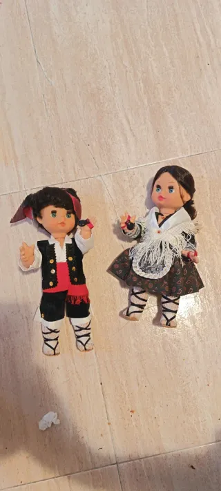 Costume regionale per 2 bambole antiche