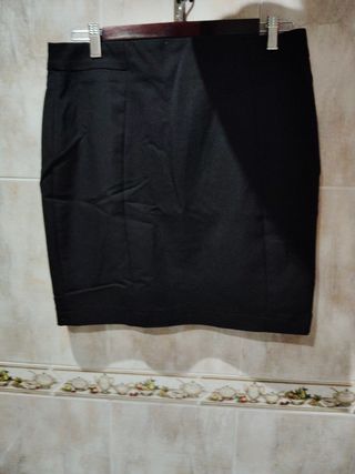Falda negra mujer