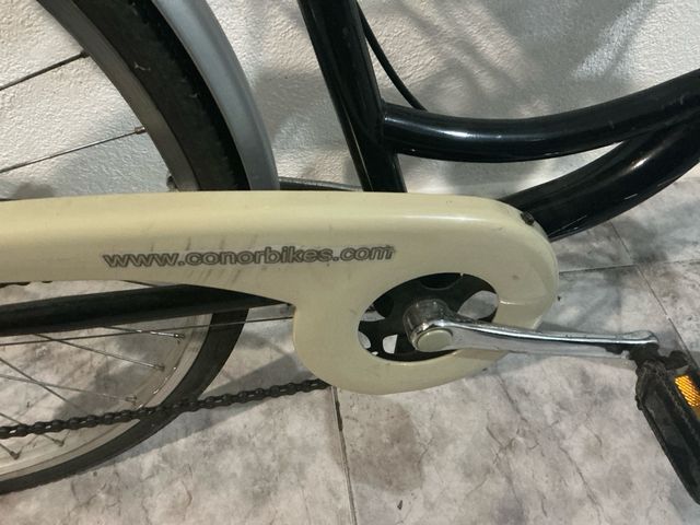 Bicicleta Clásica con Canasta y Luz