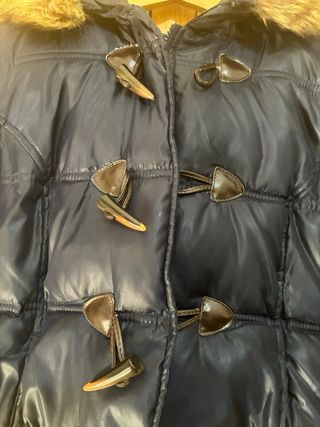 Abrigo plumas azul con capucha 
