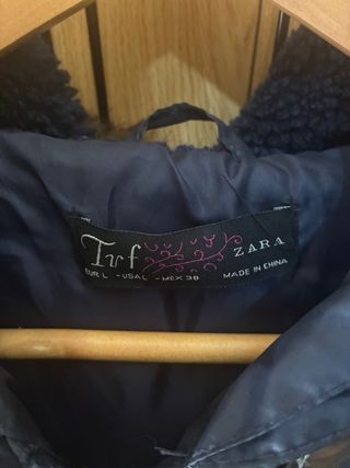 Abrigo plumas azul con capucha 