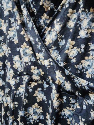 Vestido floral azul y blanco