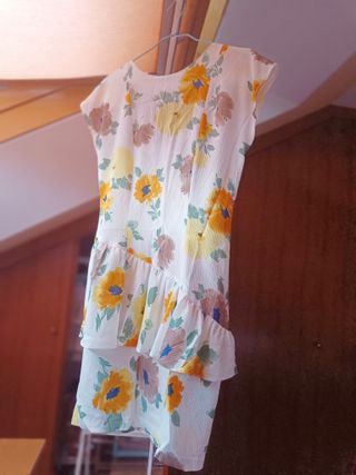Vestido de coctel fluido y cómodo . Favorecedor.