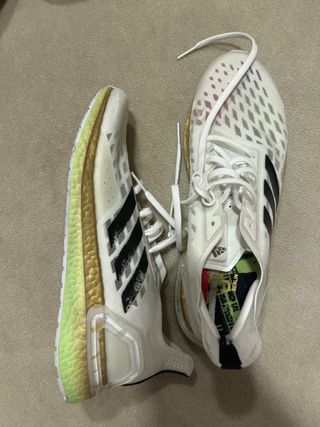 Scarpe Adidas Ultraboost in oro bianco