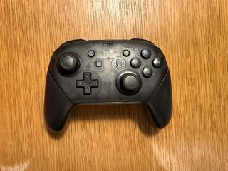 Nintendo Switch + Pro Controller + Mario Kart 8
