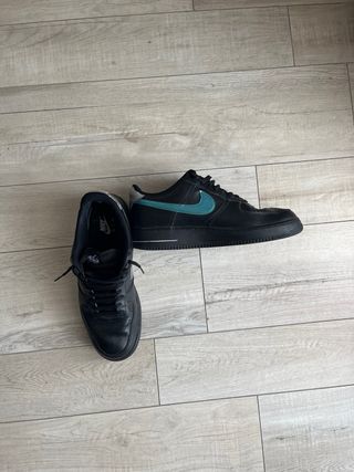 Nike Air Force 1 Low Nero/Verde Acqua.