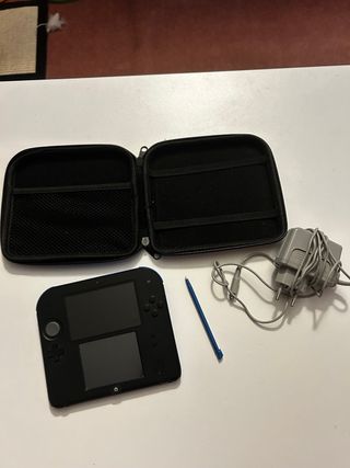 Nintendo 2DS nero e blu + caricabatterie