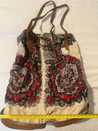Bolso estampado étnico con asas de cuero