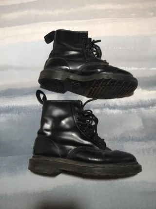 Dr Martens anfibi neri
